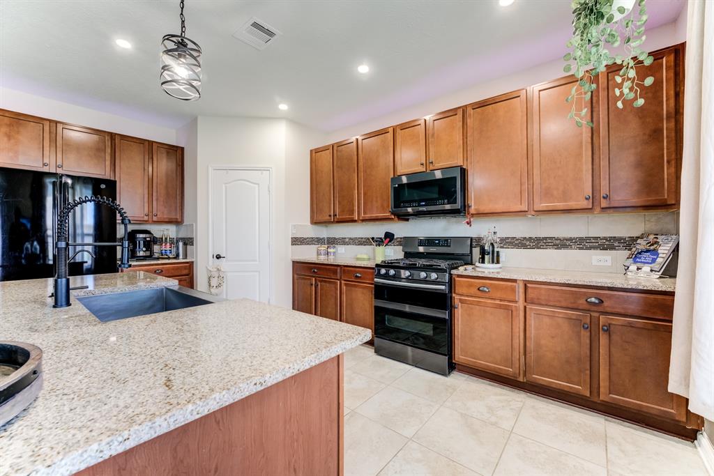 3903 Honey Hill Lane, Pearland, Texas image 26