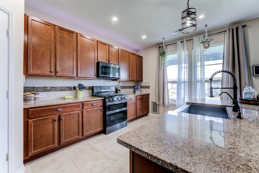 3903 Honey Hill Lane, Pearland, Texas image 25