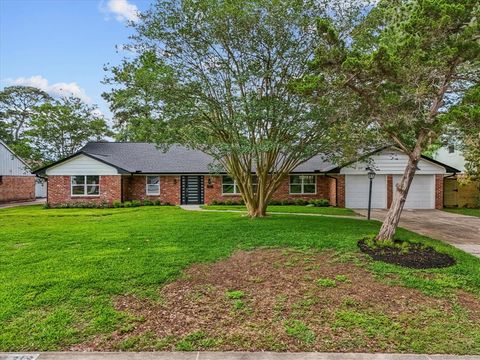 219 Drift Wood Drive Taylor Lake Village TX 77586