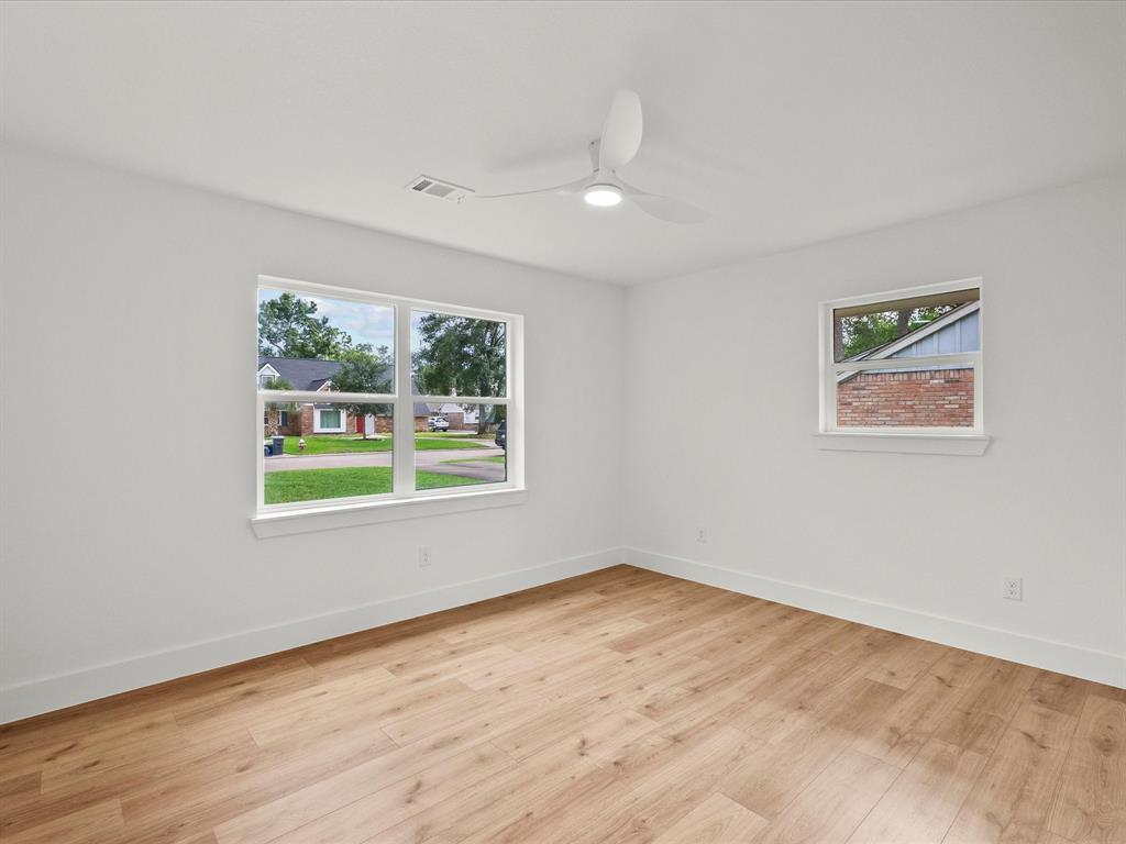 219 Drift Wood Drive, Taylor Lake Village, Texas image 19