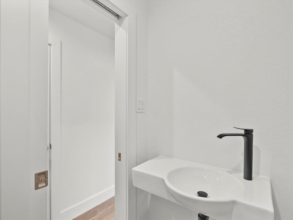 219 Drift Wood Drive, Taylor Lake Village, Texas image 38