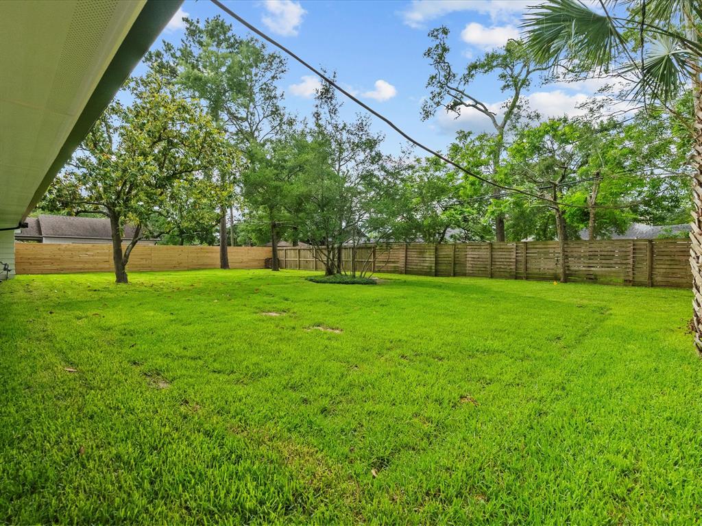 219 Drift Wood Drive, Taylor Lake Village, Texas image 34
