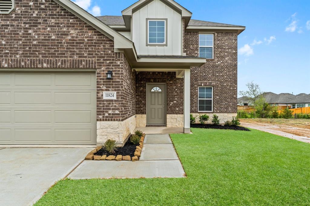 11824 Whirlaway Drive, Willis, Texas image 2