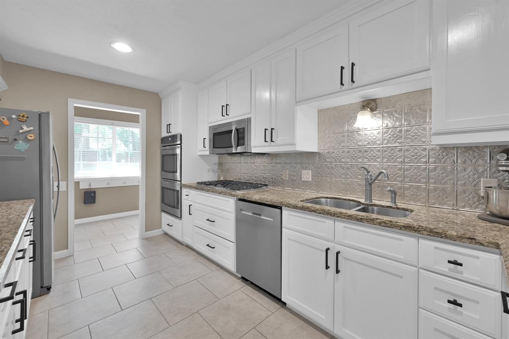 11111 Meadow Rue Street, The Woodlands, Texas image 16