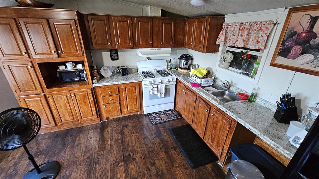 17492 Virginia City Drive, Conroe, Texas image 12