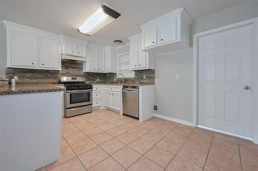 210 N Shirley Lane, Willis, Texas image 10