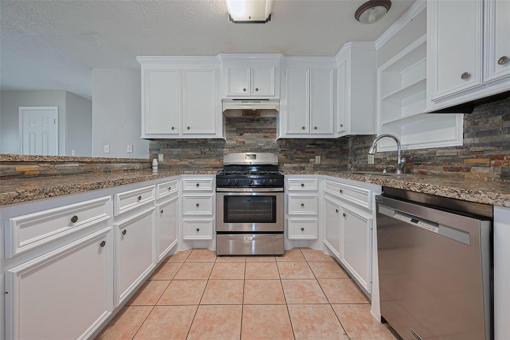 210 N Shirley Lane, Willis, Texas image 11