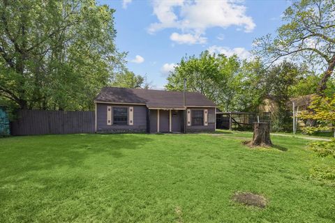 Single Family Residence in Houston TX 7726 Joplin Street.jpg