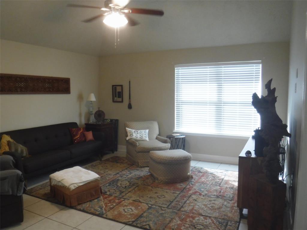 1409 Barras Street, Alvin, Texas image 2