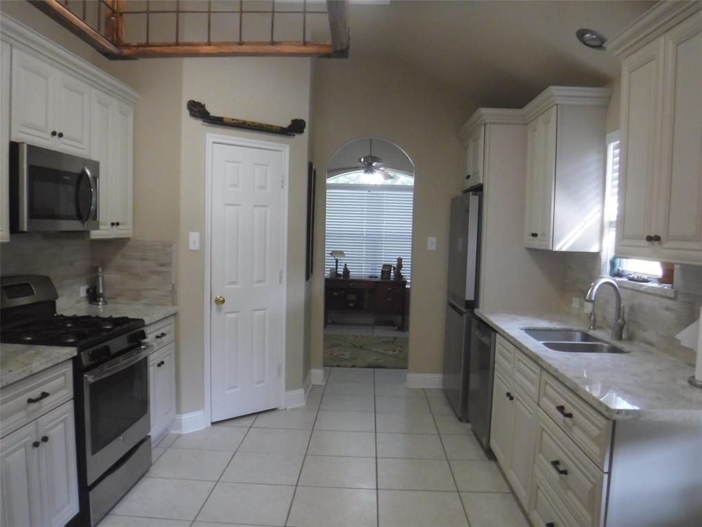 1409 Barras Street, Alvin, Texas image 5