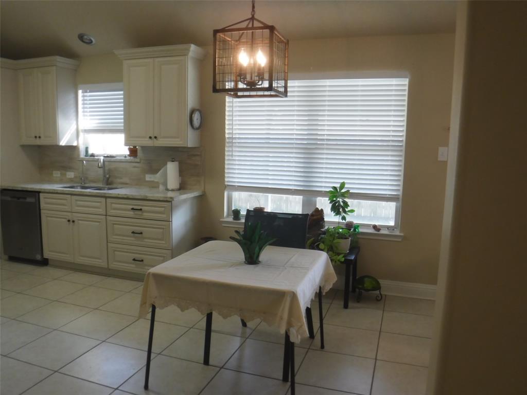 1409 Barras Street, Alvin, Texas image 4