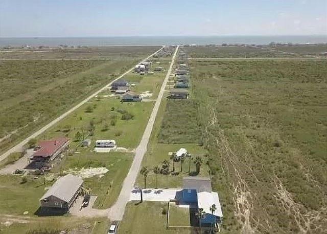 1321 Melody Lane, Crystal Beach, Texas image 17