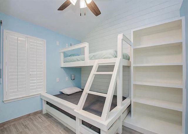 1321 Melody Lane, Crystal Beach, Texas image 12