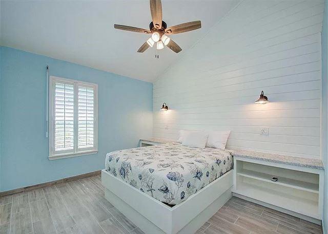 1321 Melody Lane, Crystal Beach, Texas image 9