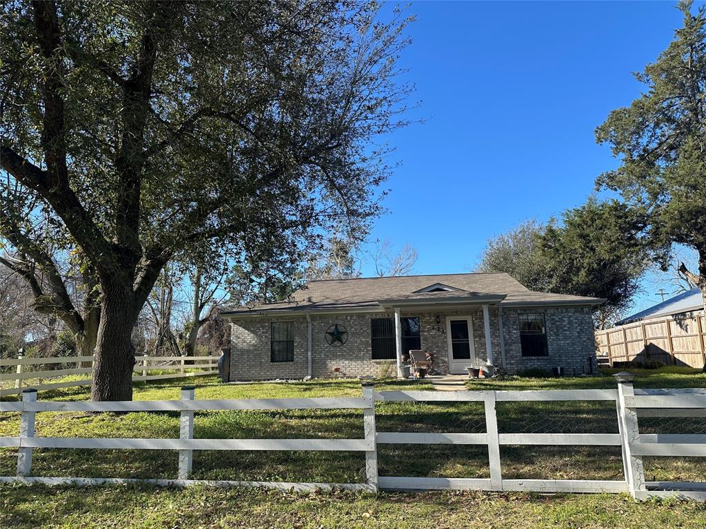 410 E Division Street, Jewett, Texas image 1