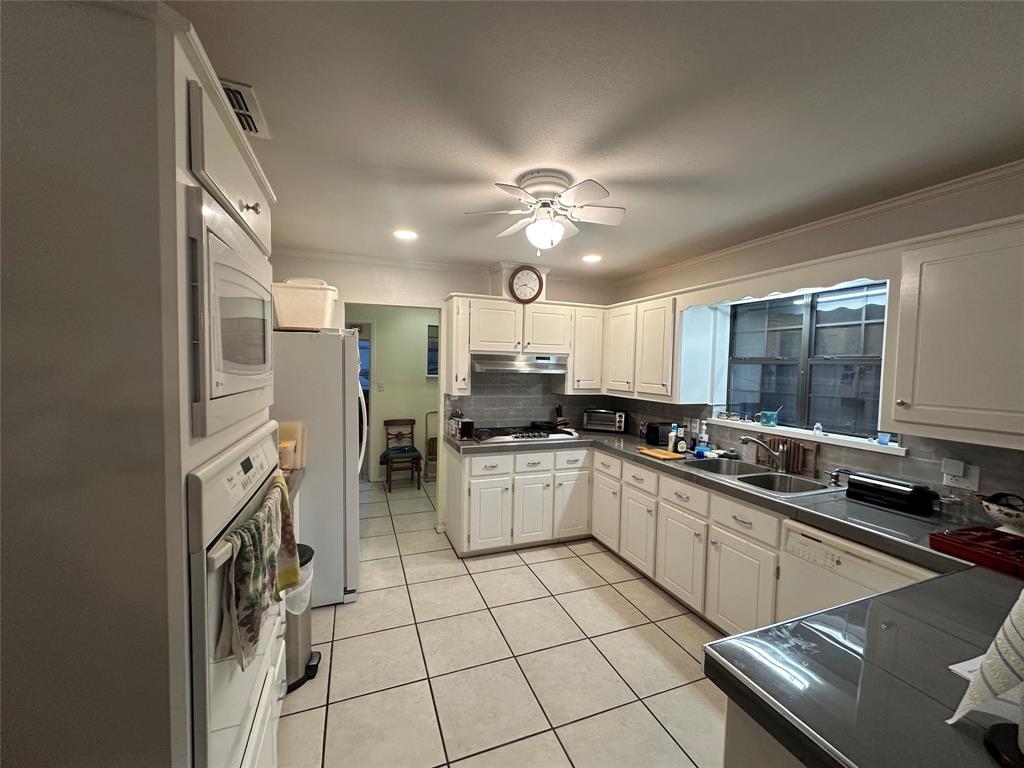 410 E Division Street, Jewett, Texas image 4