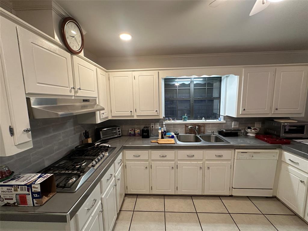 410 E Division Street, Jewett, Texas image 3