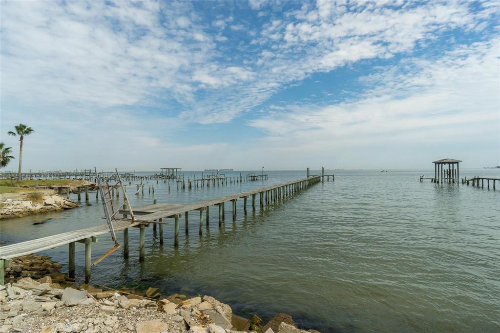 1238 7th Street, San Leon, Texas image 4