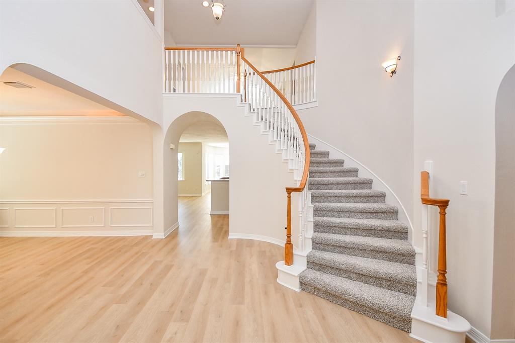 6010 E Brook Court, Sugar Land, Texas image 3