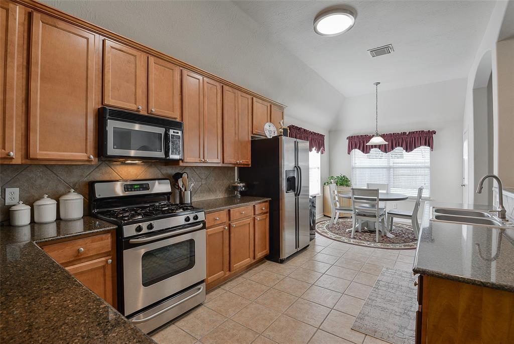 8810 Sailing Drive, Humble, Texas image 15