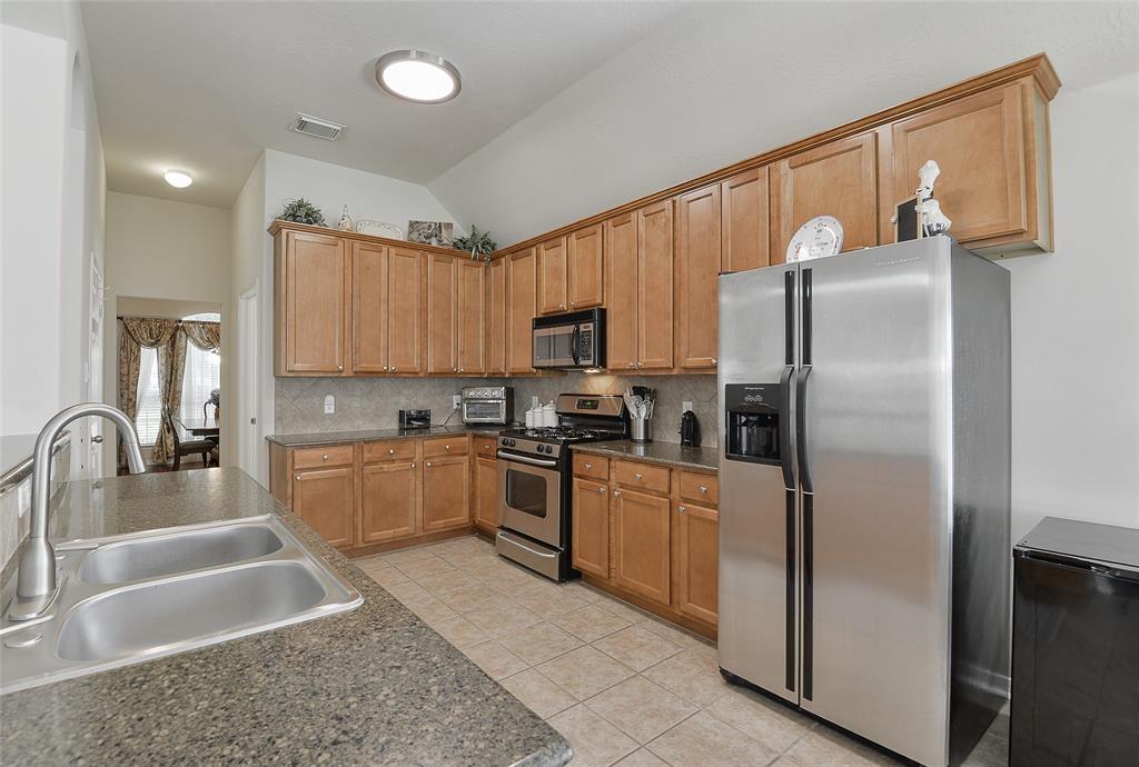 8810 Sailing Drive, Humble, Texas image 16