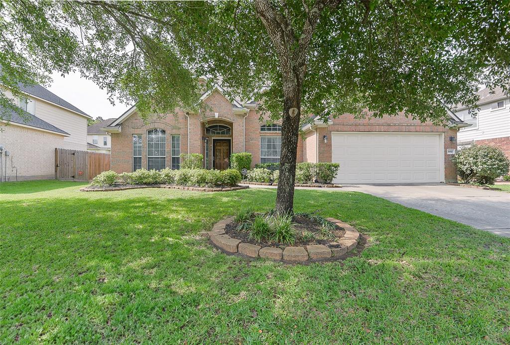 8810 Sailing Drive, Humble, Texas image 1