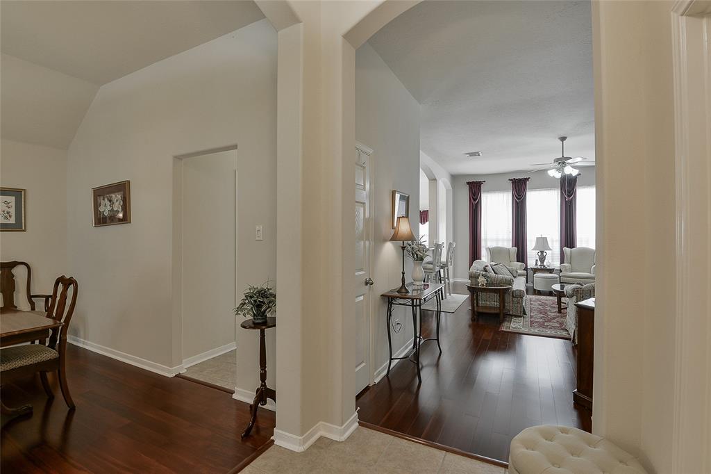 8810 Sailing Drive, Humble, Texas image 4