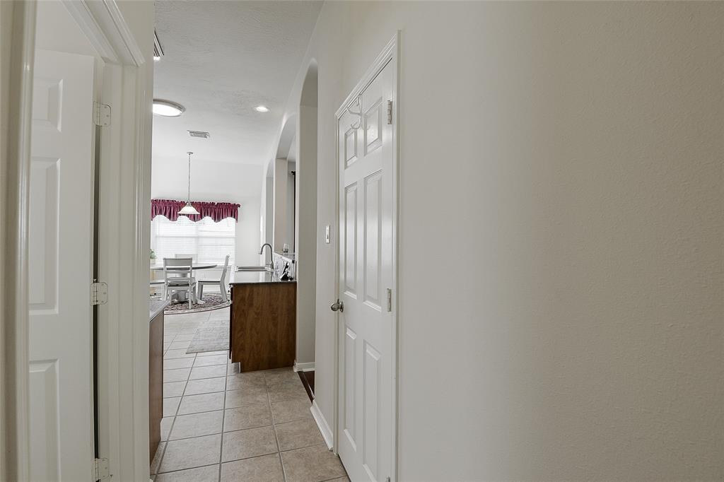 8810 Sailing Drive, Humble, Texas image 13