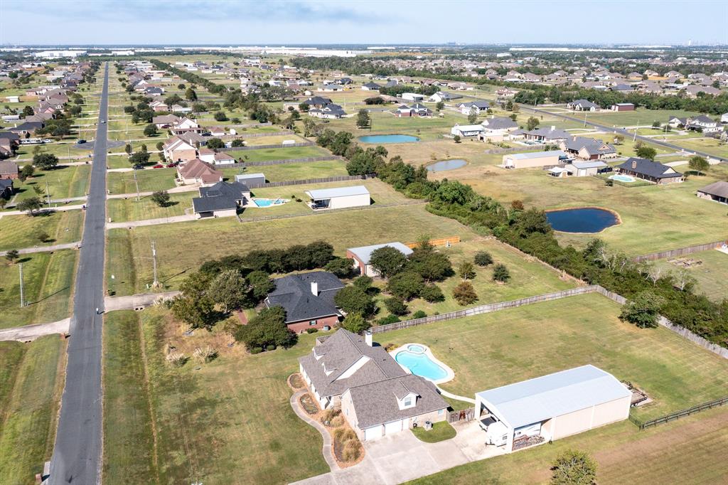 5019 Majestic Drive, Baytown, Texas image 4