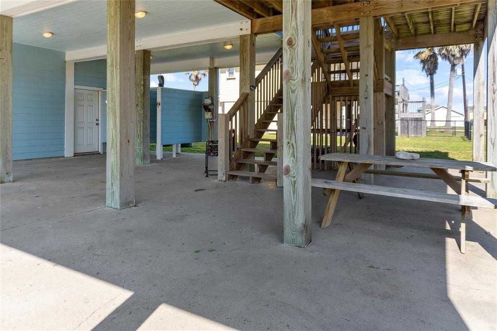 976 Bahama Drive, Crystal Beach, Texas image 6