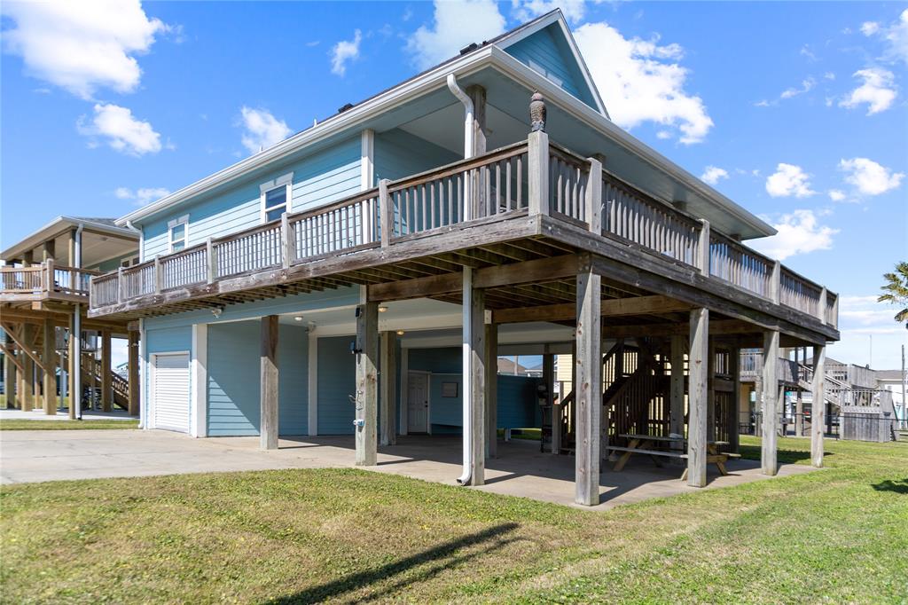 976 Bahama Drive, Crystal Beach, Texas image 4