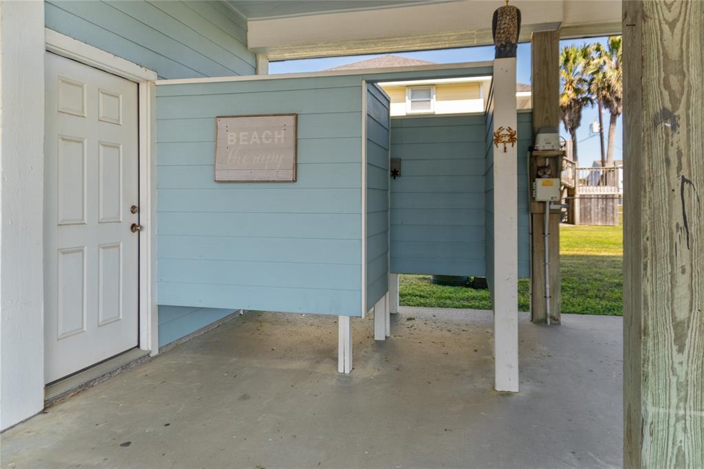 976 Bahama Drive, Crystal Beach, Texas image 7