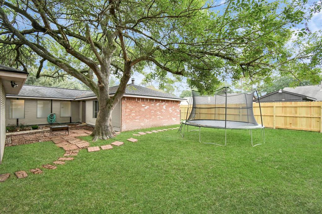 1207 Martingale Court, Crosby, Texas image 3