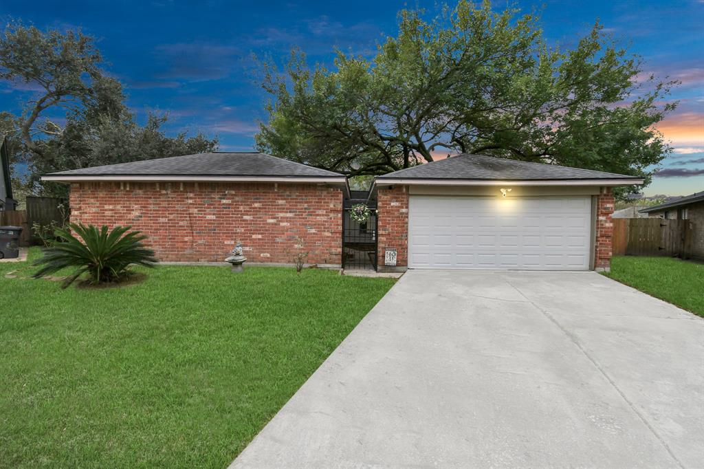 1207 Martingale Court, Crosby, Texas image 1