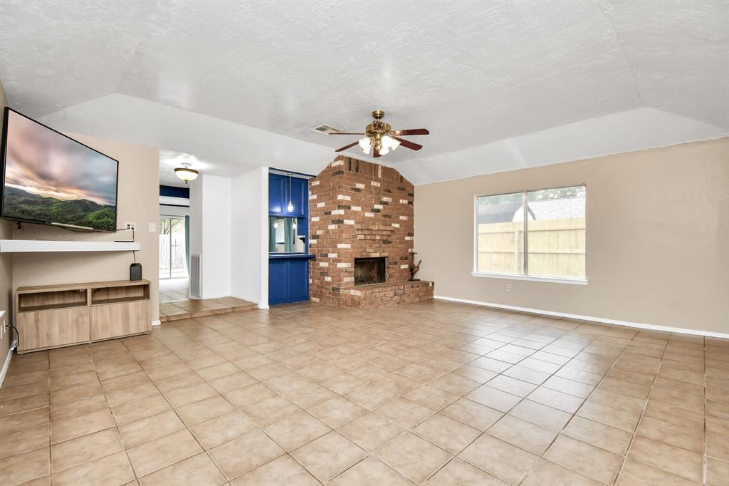 1207 Martingale Court, Crosby, Texas image 8