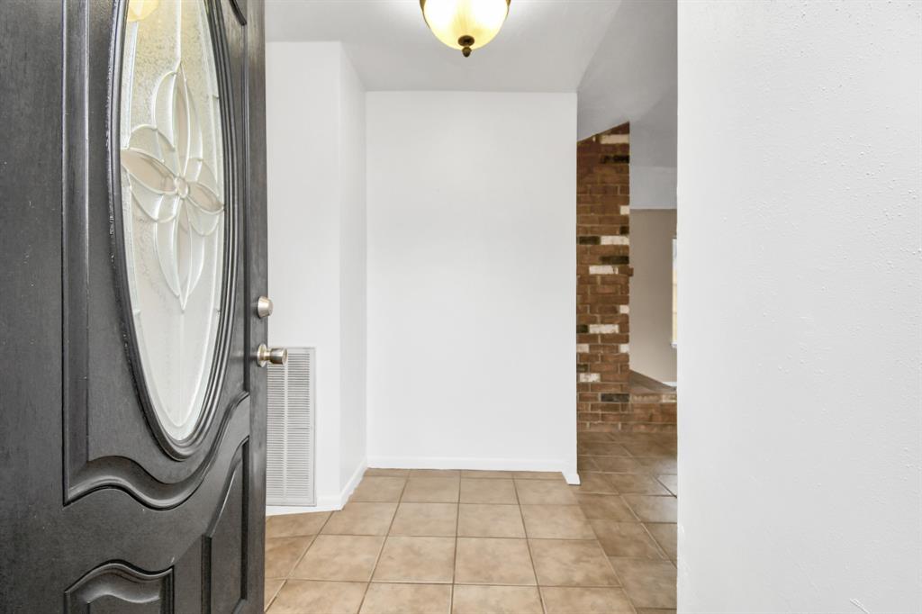 1207 Martingale Court, Crosby, Texas image 4