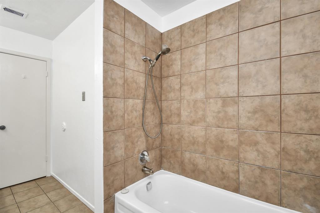 1207 Martingale Court, Crosby, Texas image 25