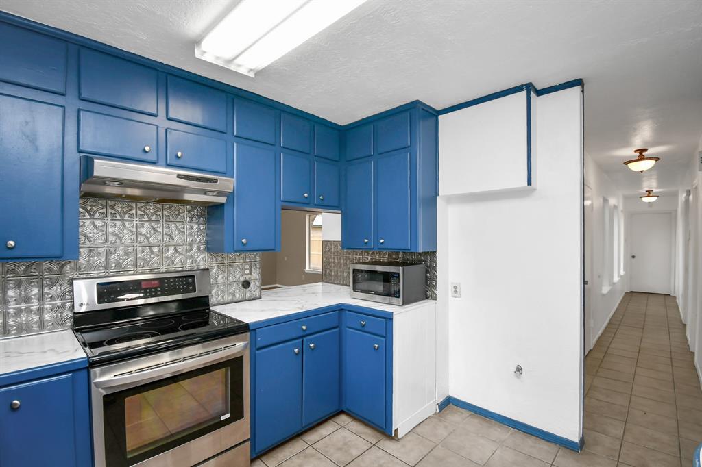 1207 Martingale Court, Crosby, Texas image 13