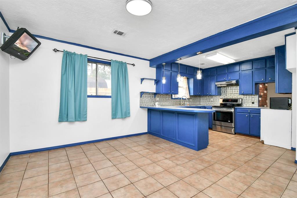1207 Martingale Court, Crosby, Texas image 16