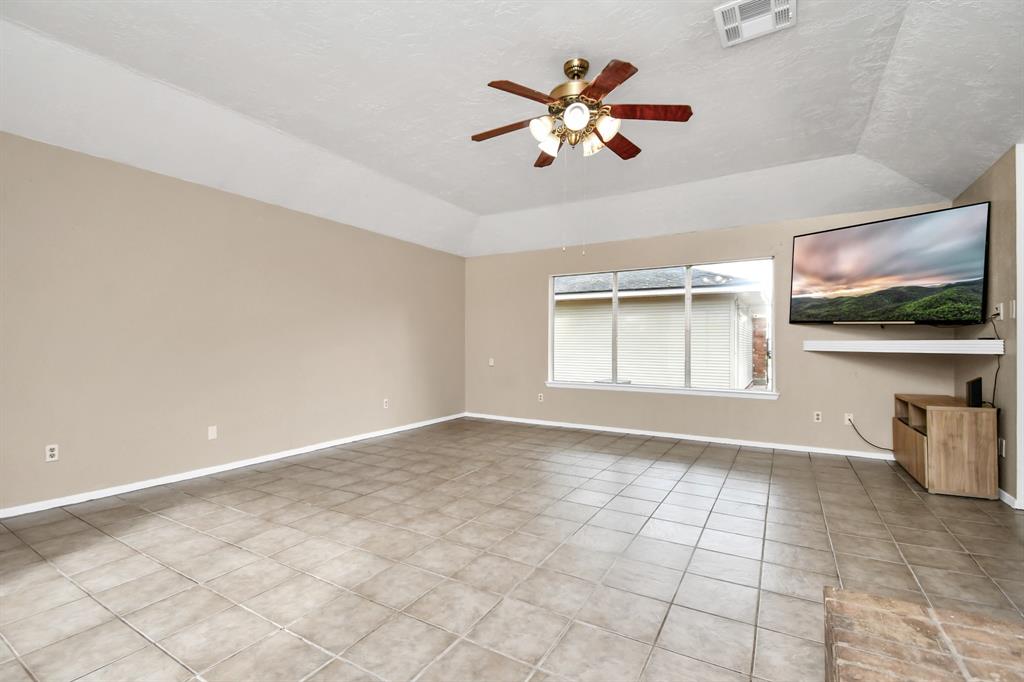 1207 Martingale Court, Crosby, Texas image 6