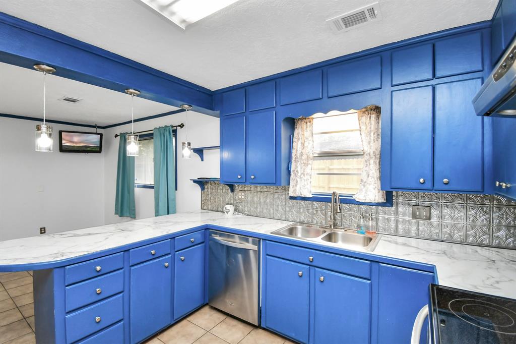 1207 Martingale Court, Crosby, Texas image 10