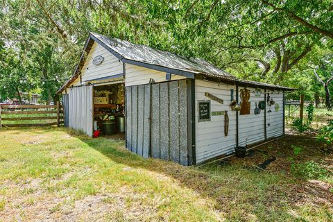 A home in Hallettsville