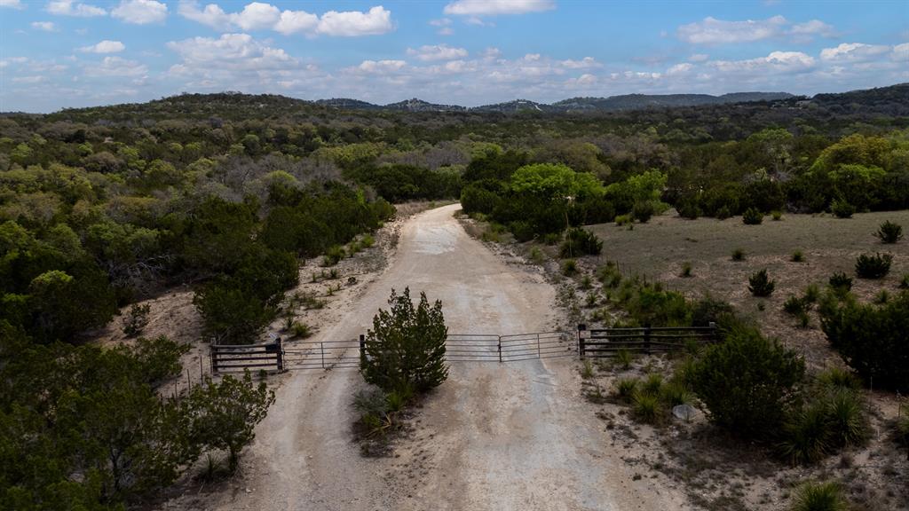 424 Armadillo Trail Drive, Comfort, Texas image 6