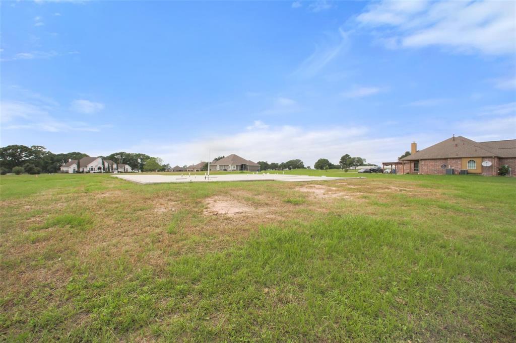 115 Birdie Drive, Hempstead, Texas image 9