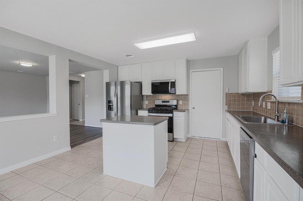 8111 Sanders Forest Court, Humble, Texas image 14
