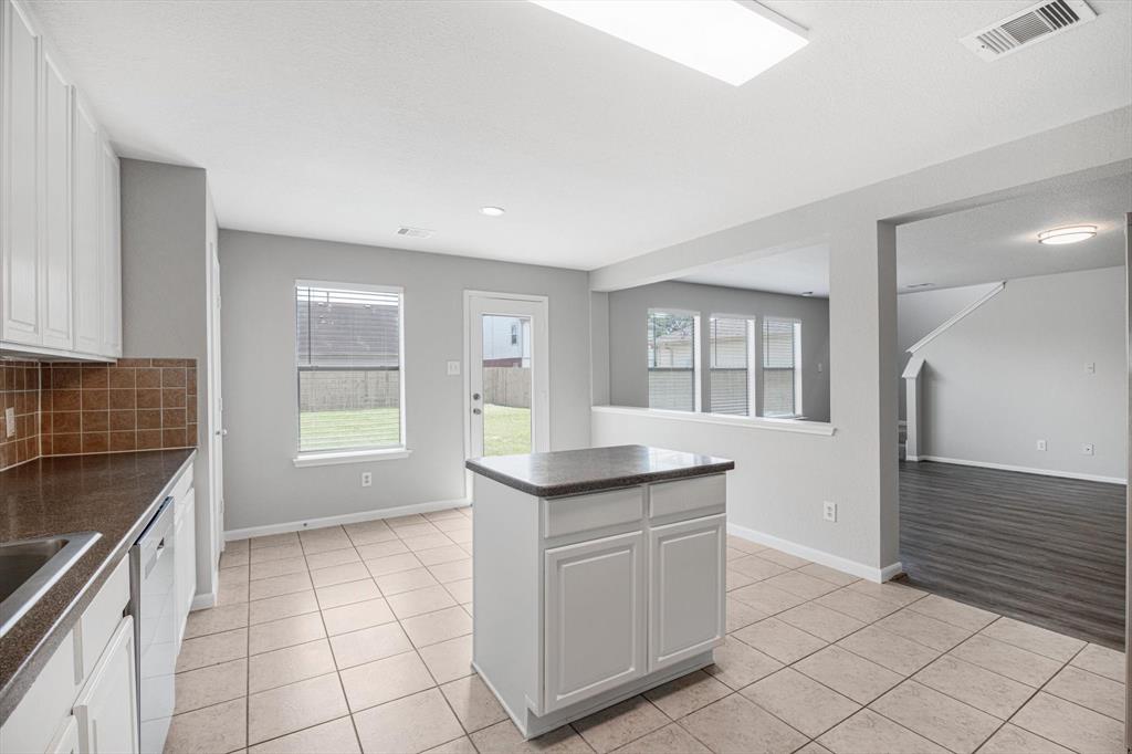 8111 Sanders Forest Court, Humble, Texas image 15