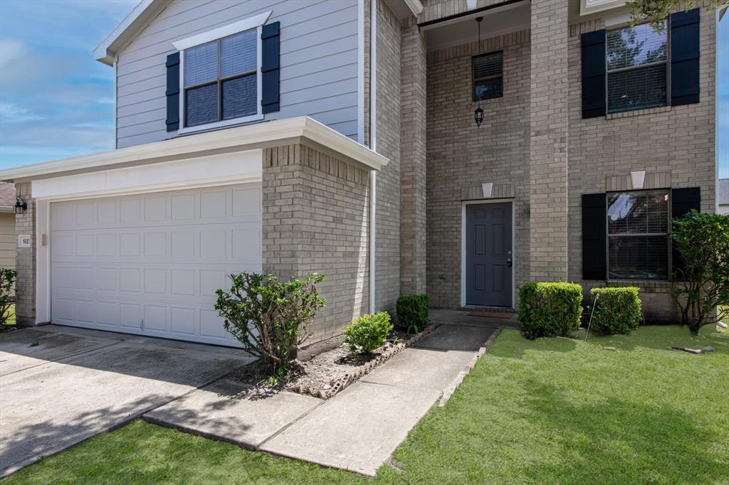 8111 Sanders Forest Court, Humble, Texas image 4