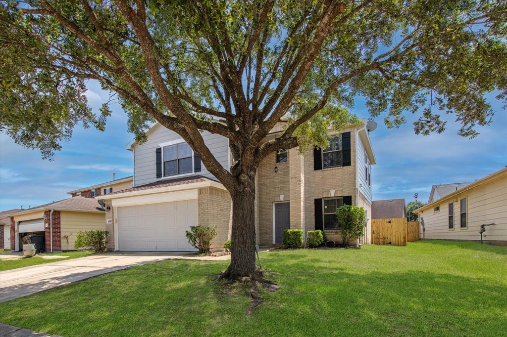 8111 Sanders Forest Court, Humble, Texas image 3