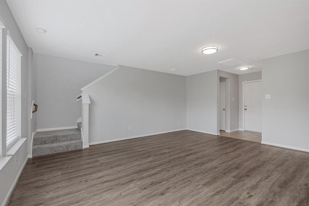 8111 Sanders Forest Court, Humble, Texas image 9