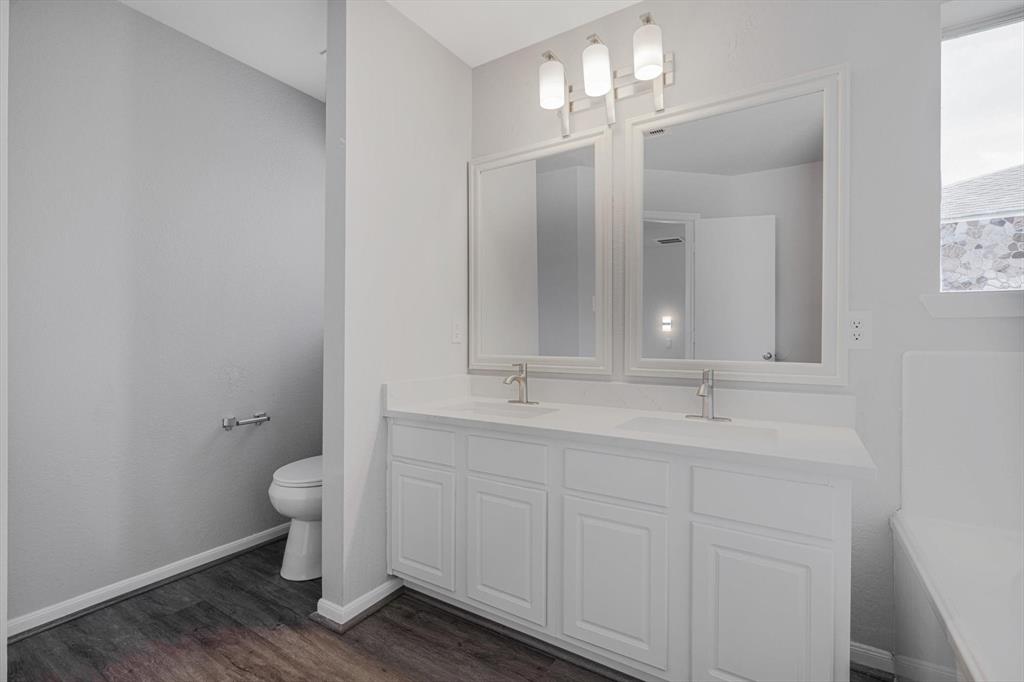 8111 Sanders Forest Court, Humble, Texas image 23